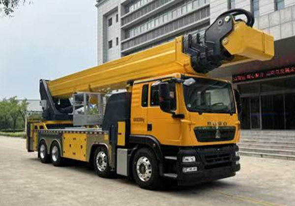 高空作业车