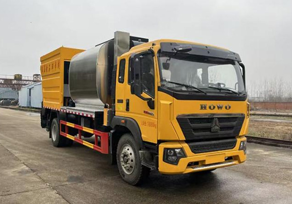 同步碎石封层车