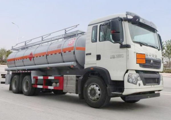 易燃液体罐式运输车