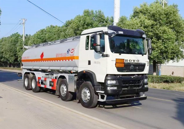 易燃液体罐式运输车