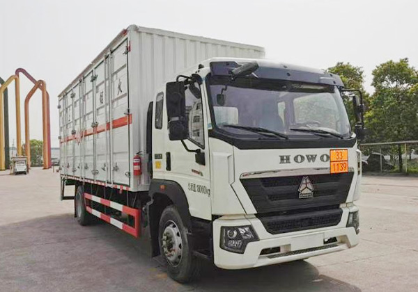 易燃液体厢式运输车