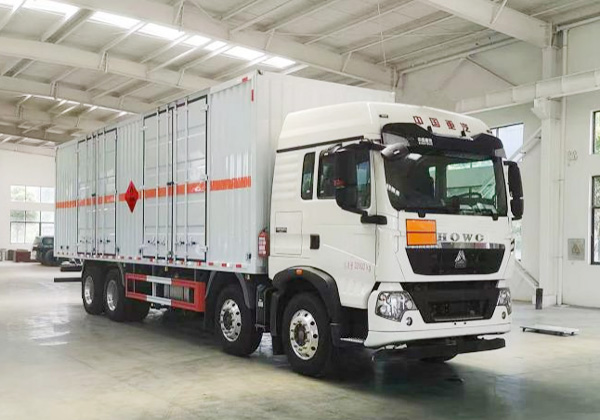 易燃液体厢式运输车