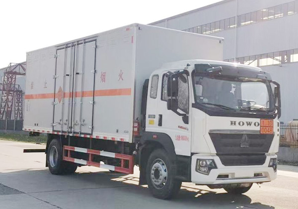 爆破器材运输车