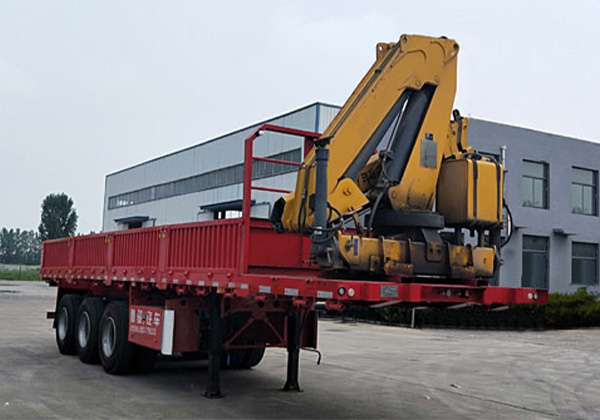 随车起重运输半挂车